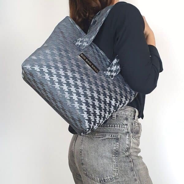 Tote Grey Bat