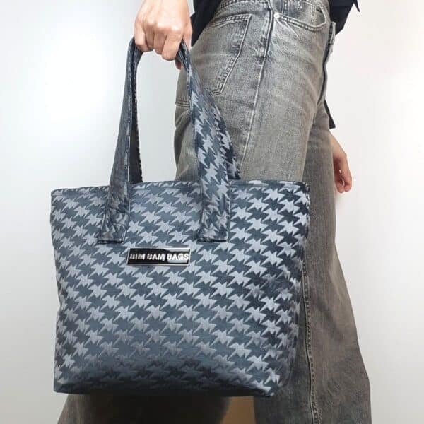 Tote Grey Bat