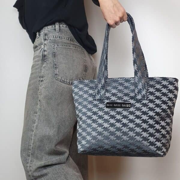 Tote Grey Bat